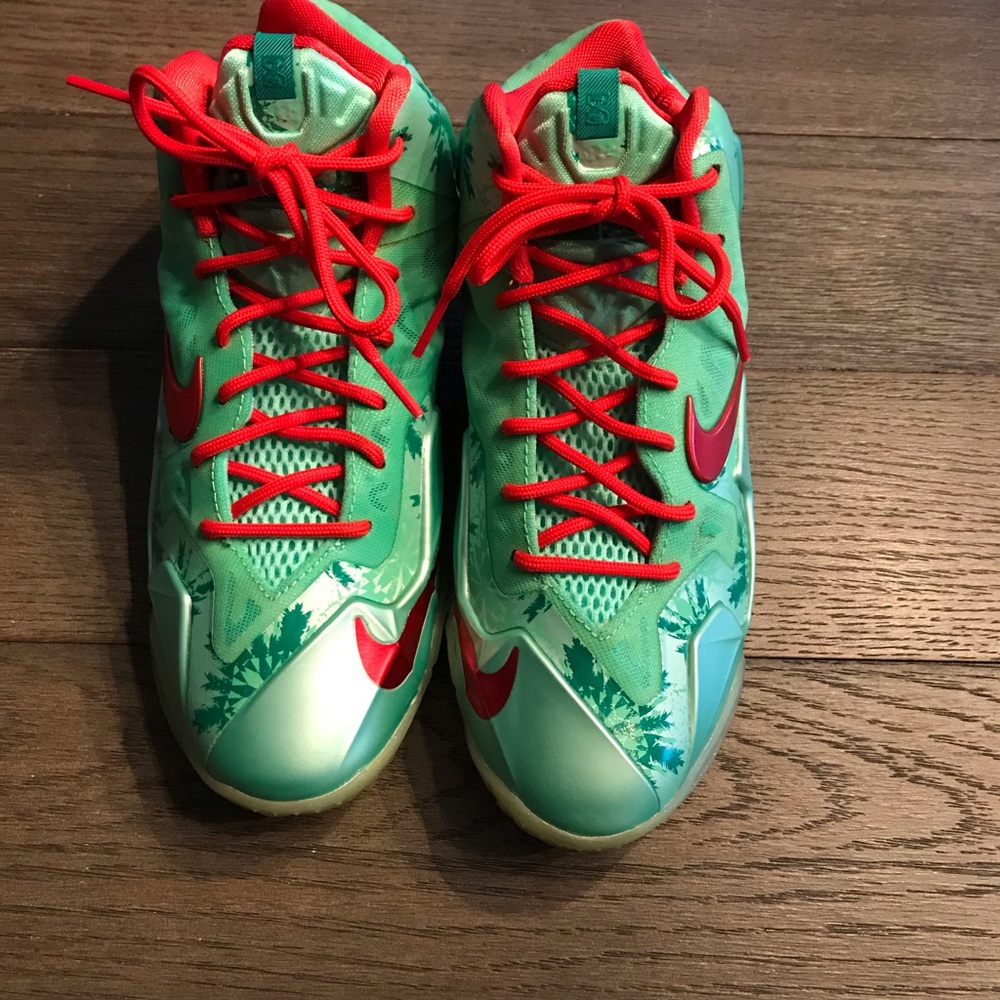 LeBron 11 GS 'Christmas'
